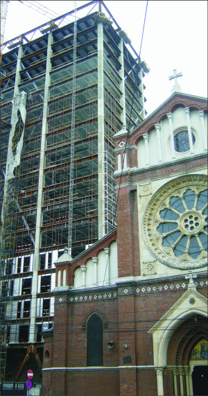Turnul "Cathedral Plaza" s-a ridicat până în Parlamentul Europei Turnul "Cathedral Plaza" s-a ridicat până în Parlamentul Europei